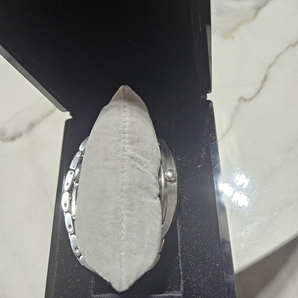 Emporio Armani Watch - Picture 4 of 6